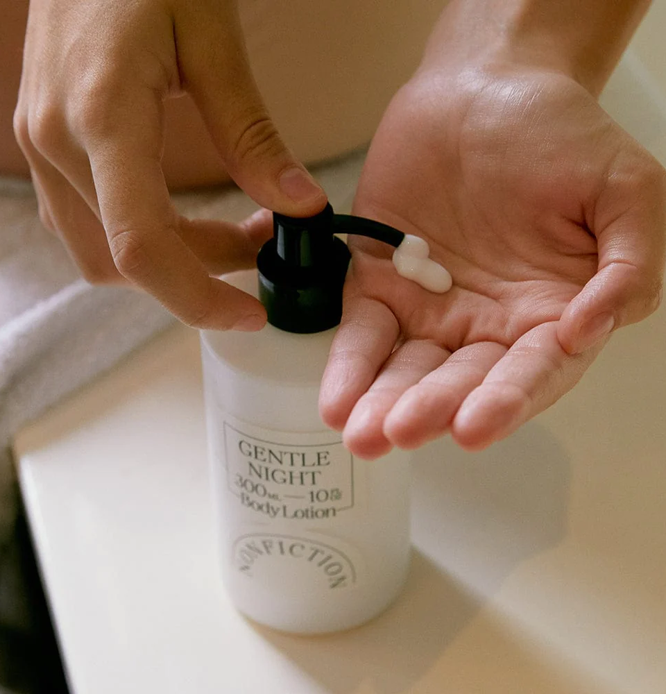image of applying lotion
