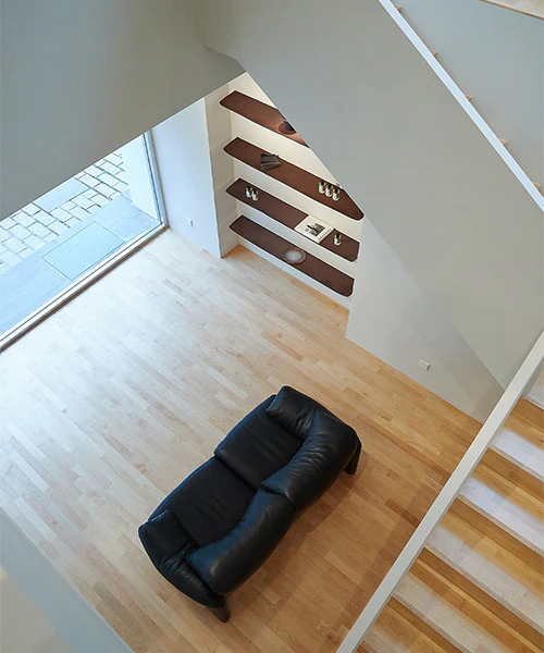 thumbnail image of a magazine